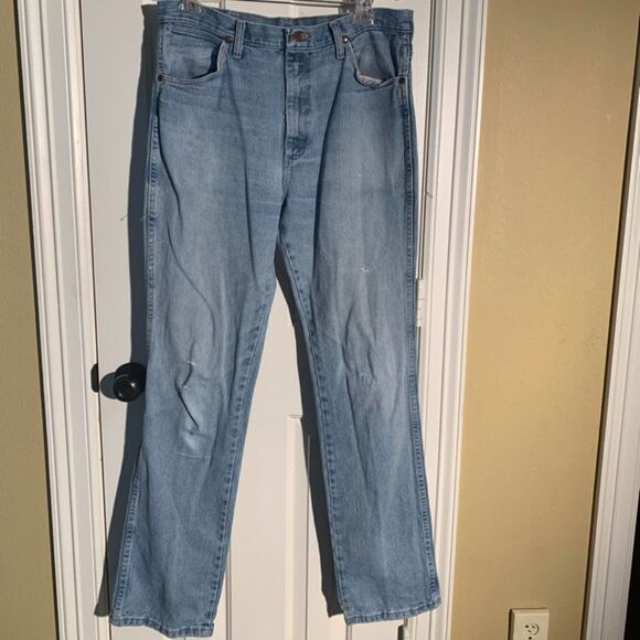 Classic Wrangler light wash Jean  36x34 - Picture 1 of 9